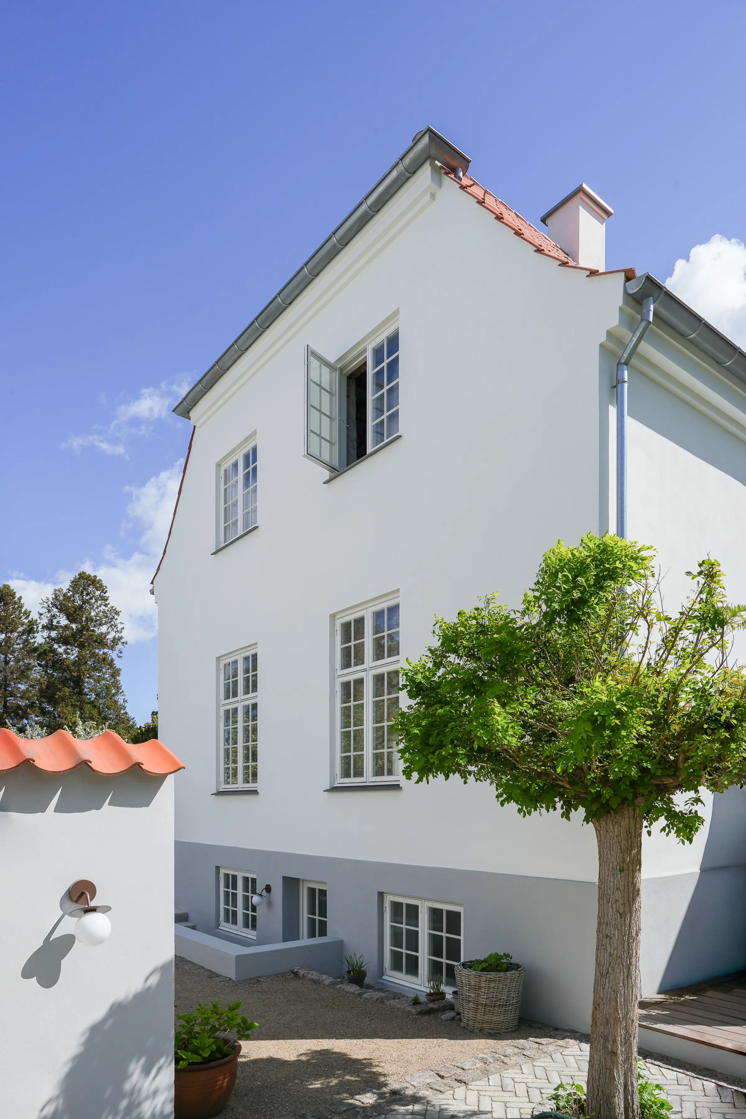 StoDeco StoNordic Facaderenovering Dekorationsprofiler Sokkelpuds Sokkel Sokler Herskabsvilla puds