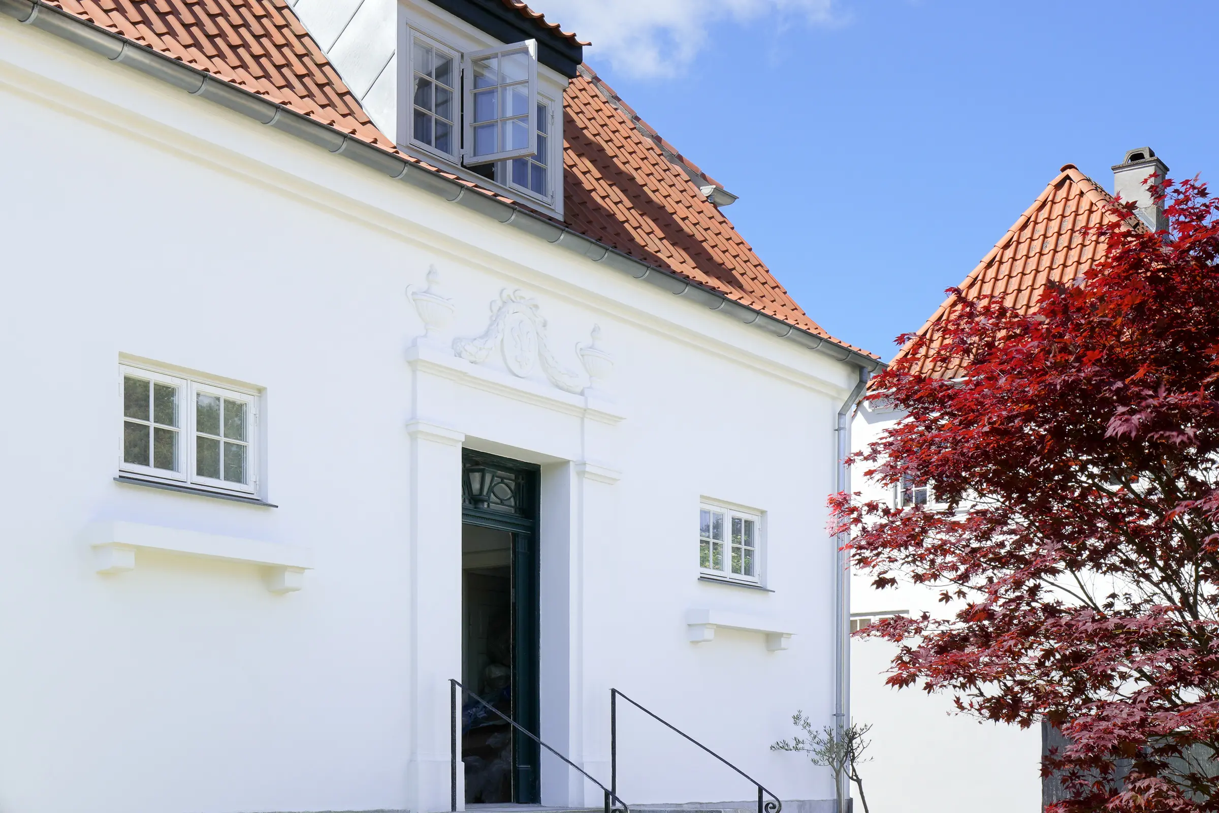 StoDeco StoNordic Facaderenovering Dekorationsprofiler Sokkelpuds Sokkel Sokler Herskabsvilla puds