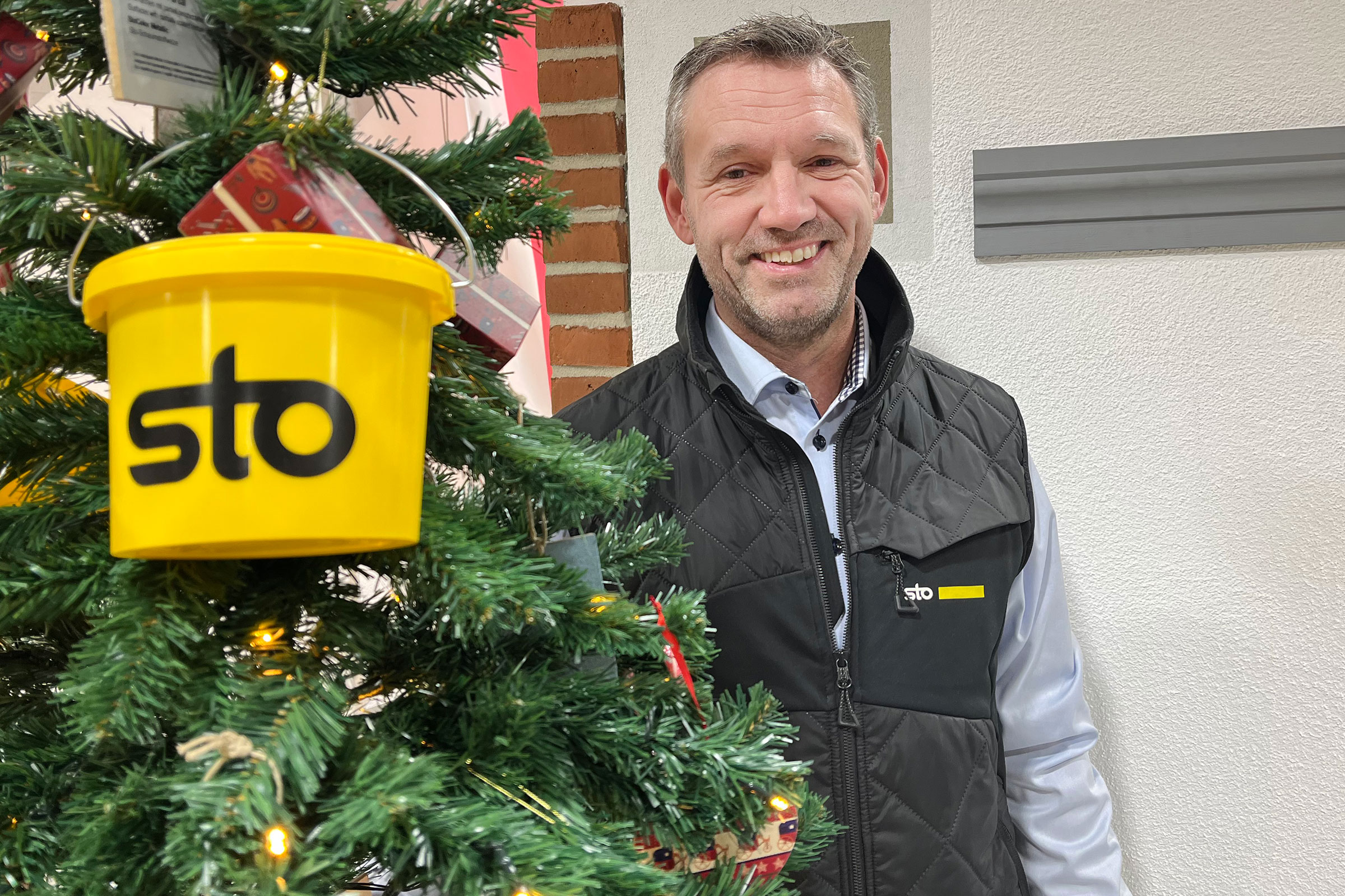 Peter Nygaard-juletræ-med-sto-spand