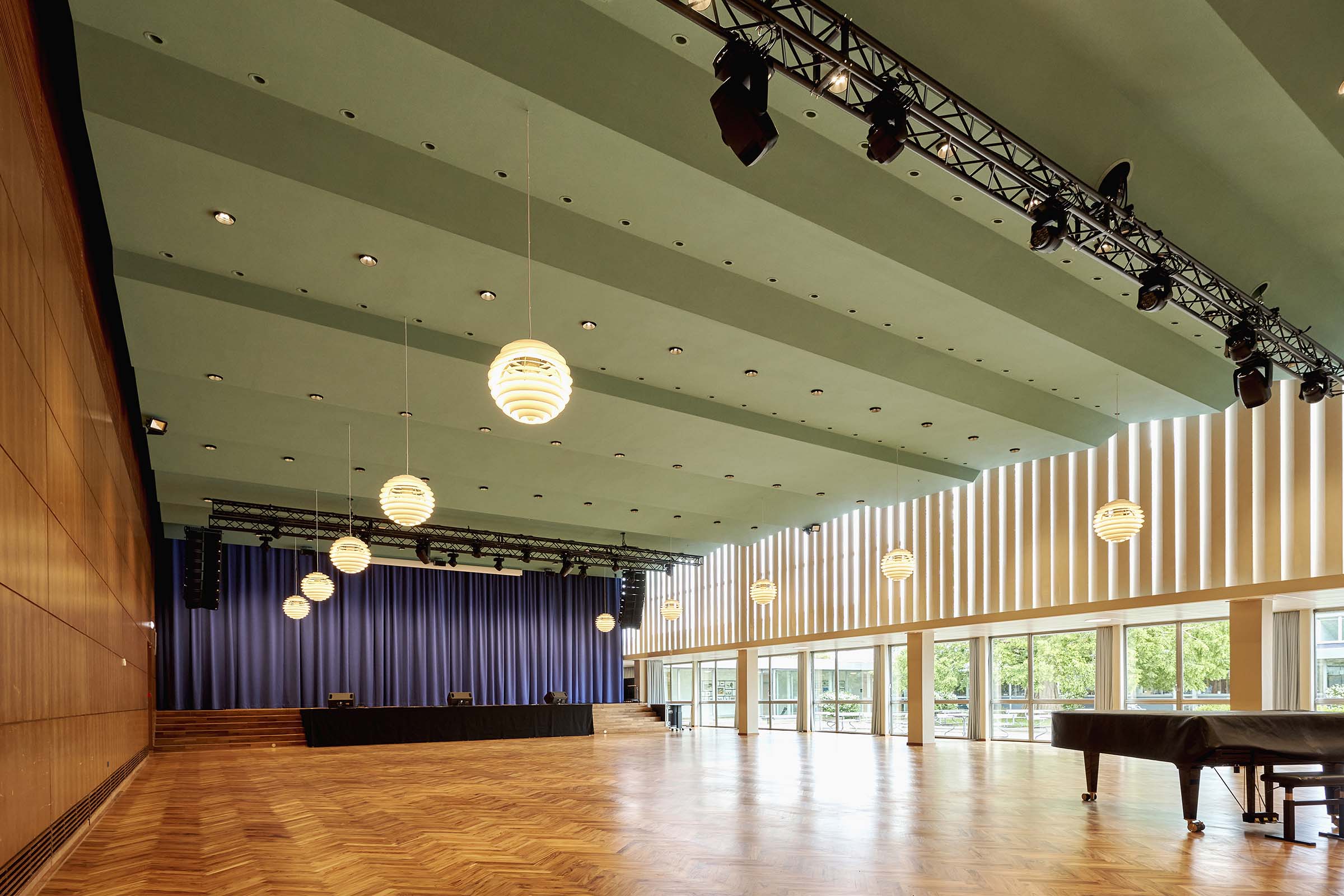 Akustikloft i fredet gymnasium