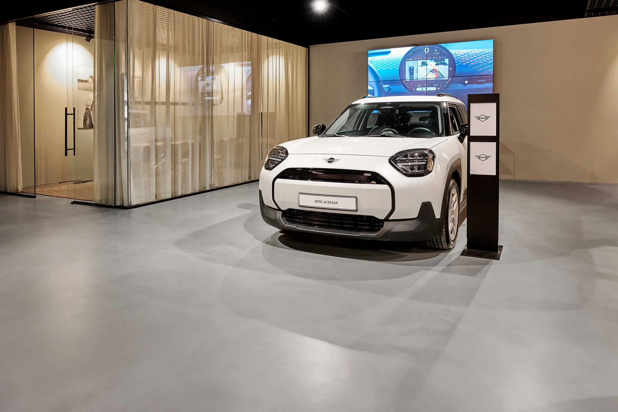 BMW showroom ny gulvbelægning