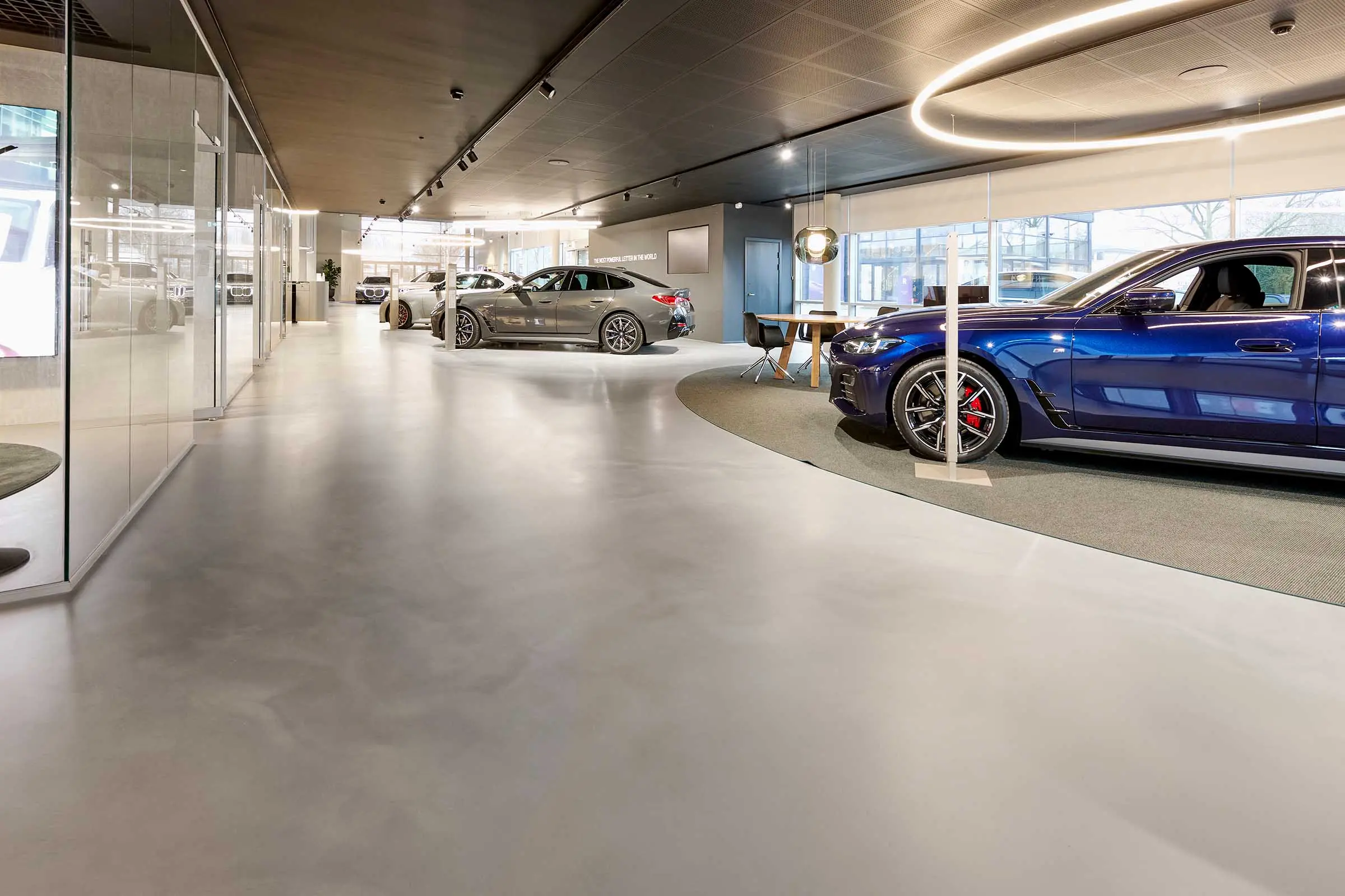BMW showroom ny gulvbelægning