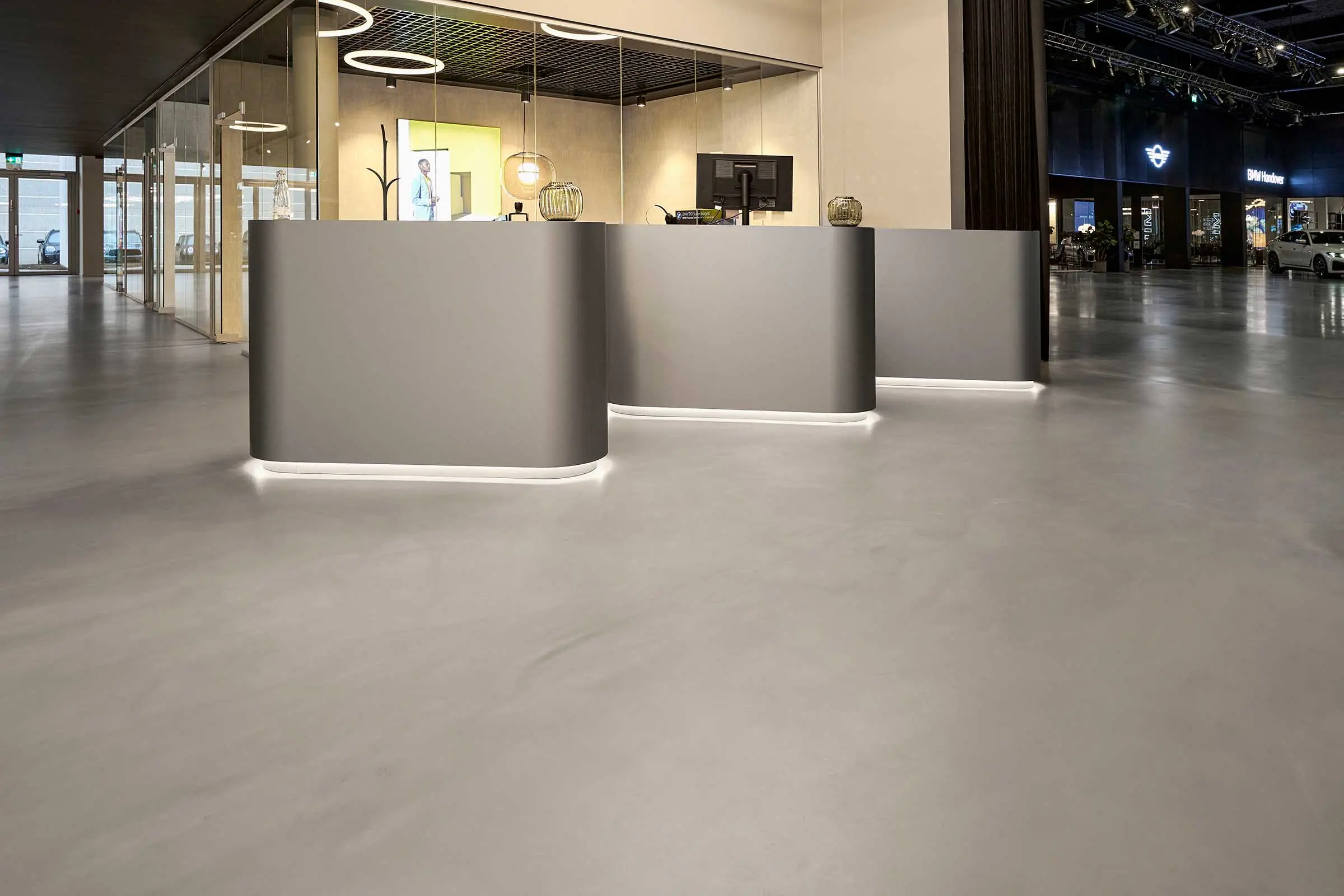 BMW showroom ny gulvbelægning