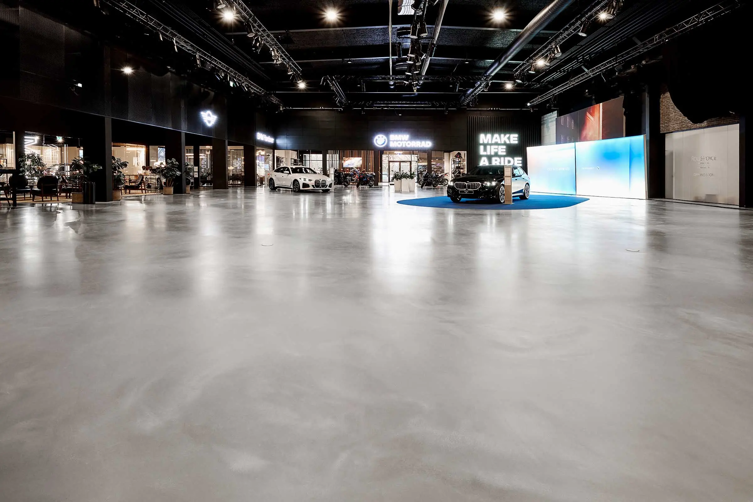 BMW showroom ny gulvbelægning