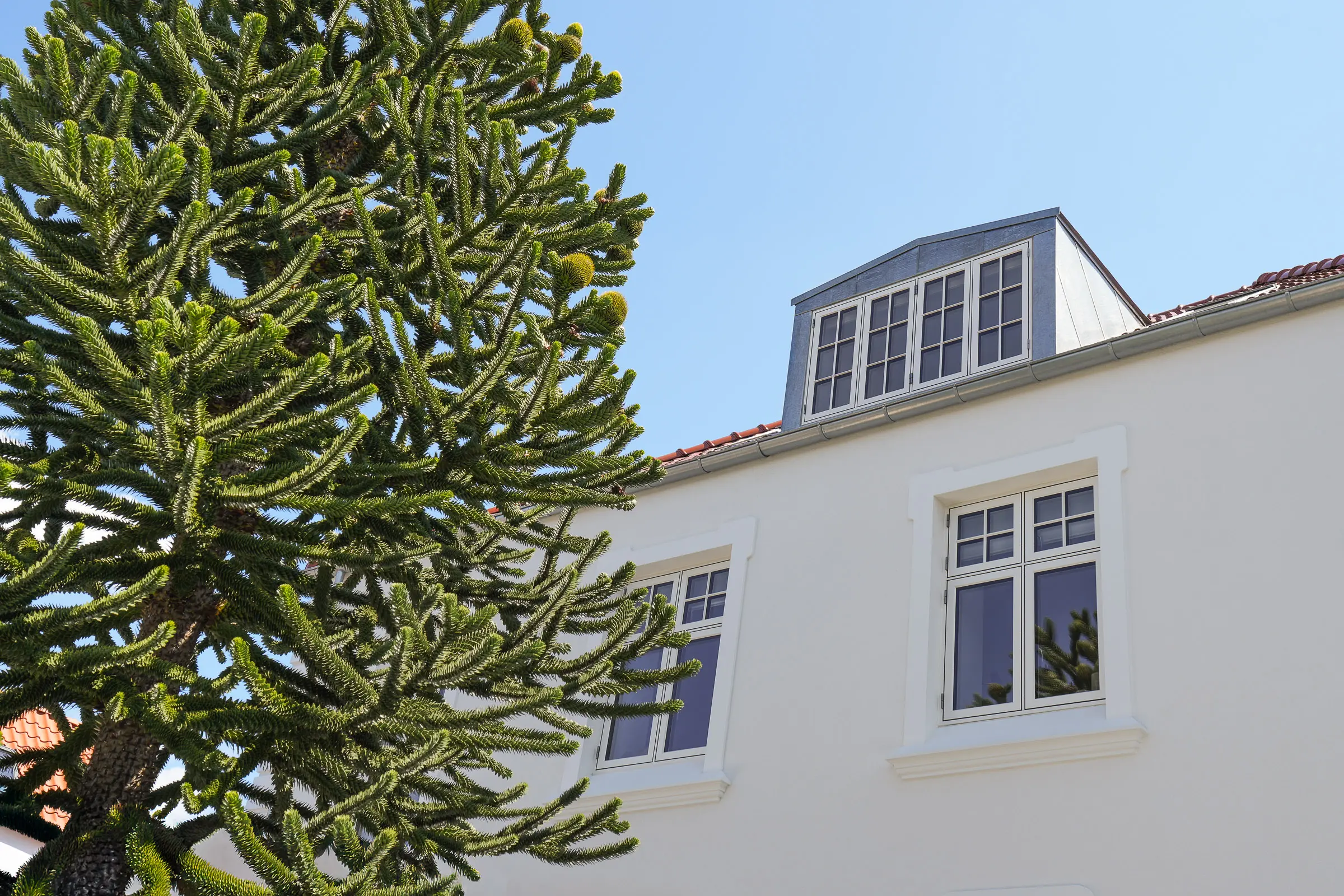 StoDeco StoTherm Facaderenovering Dekorationsprofiler Sokkelpuds Sokkel Sokler Herskabsvilla puds