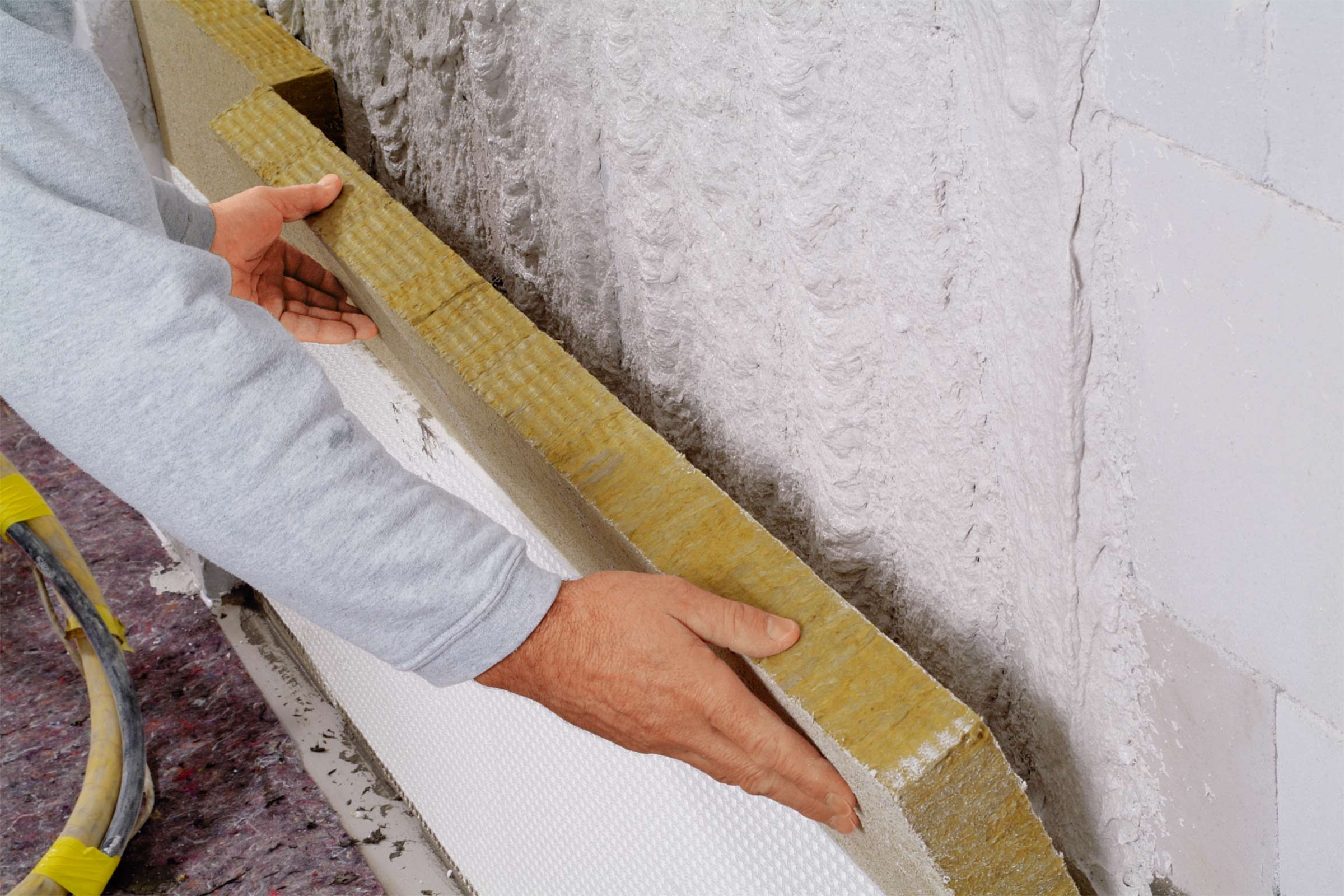 Montering af mineraluldsplade